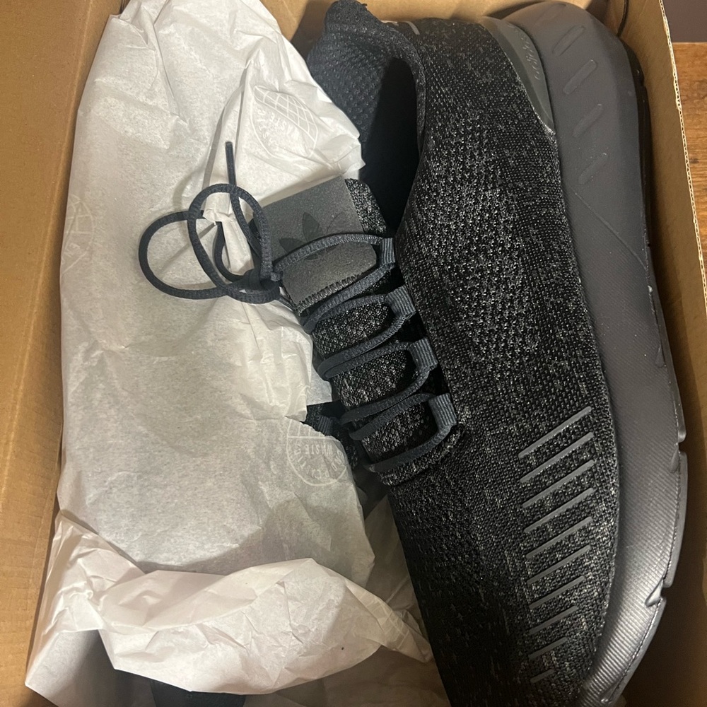 Men's Black Athletic Shoes